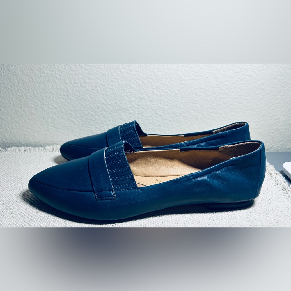 Trotters Classic Navy Flats - Picture 10 of 13